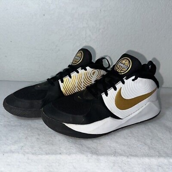 Nike Team Hustle D9 Sneakers 4.5 Y - Picture 2 of 4